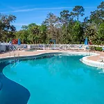 Barefoot\'N Resort
