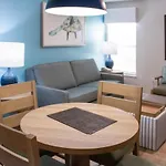 Barefoot\'N Resort