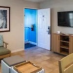 Barefoot\'N Resort