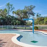 Barefoot\'N Resort