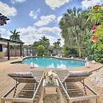 Updated And Private Oakland Park Gem About 2 Mi To Beach