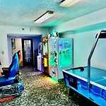 Monumental Movieland Hotel