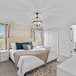 Lovely 4 Bedroom Home With Private Pool