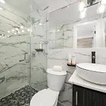 Chesterfield Hotel & Suites