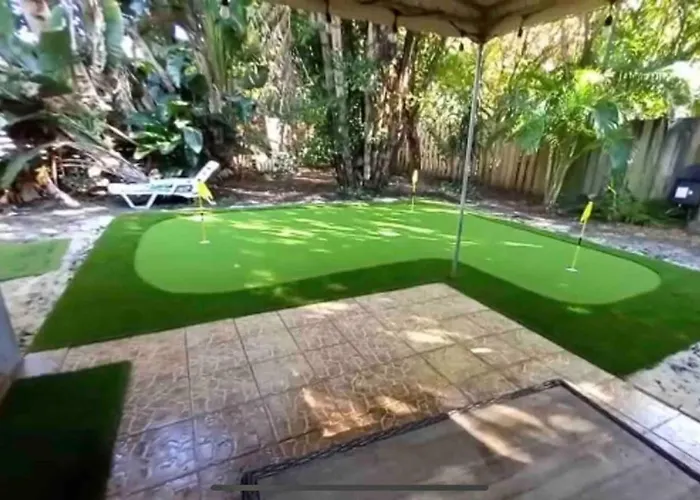 Wilton Tropical Oasis With Heated Pool And Hot Tub