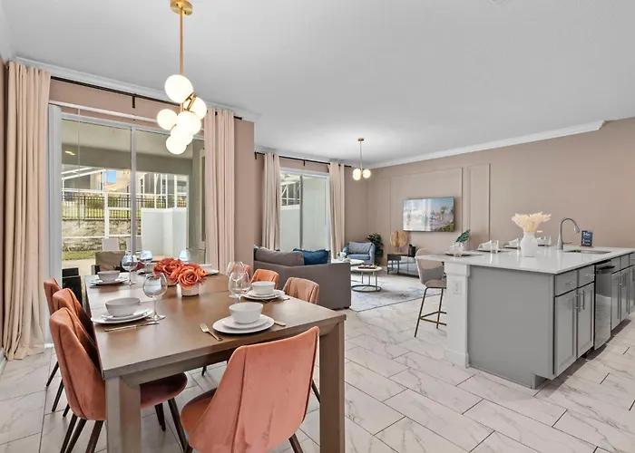 Lovely 4 Bedroom Home With Private Pool