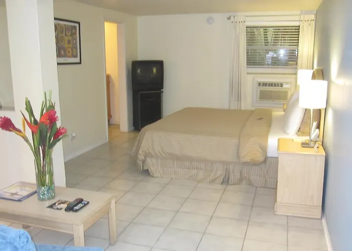 Elysium Resort - Clothing Optional Gay Men\'S Guesthouse (Adults Only)