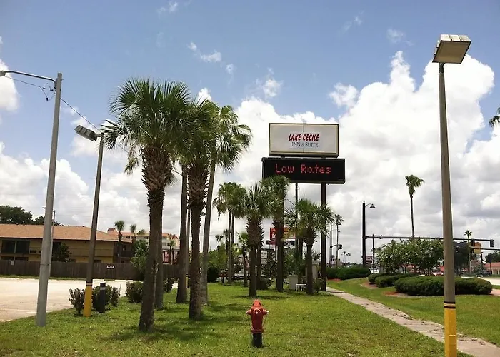 Lake Cecile Inn And Suites