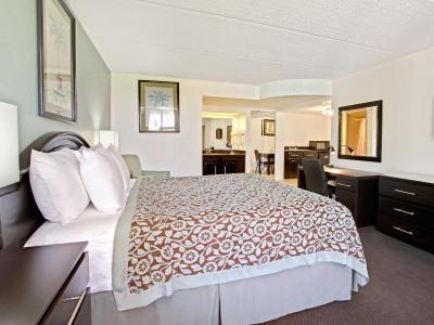 Days By Wyndham Orlando Airport Florida Mall Hotel Williamsburg