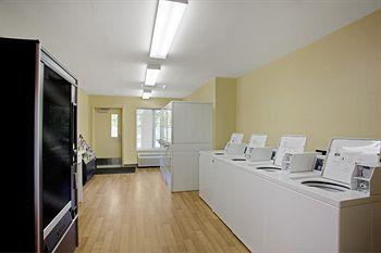 Hometowne By Red Roof Orlando - Ucf Area Motel