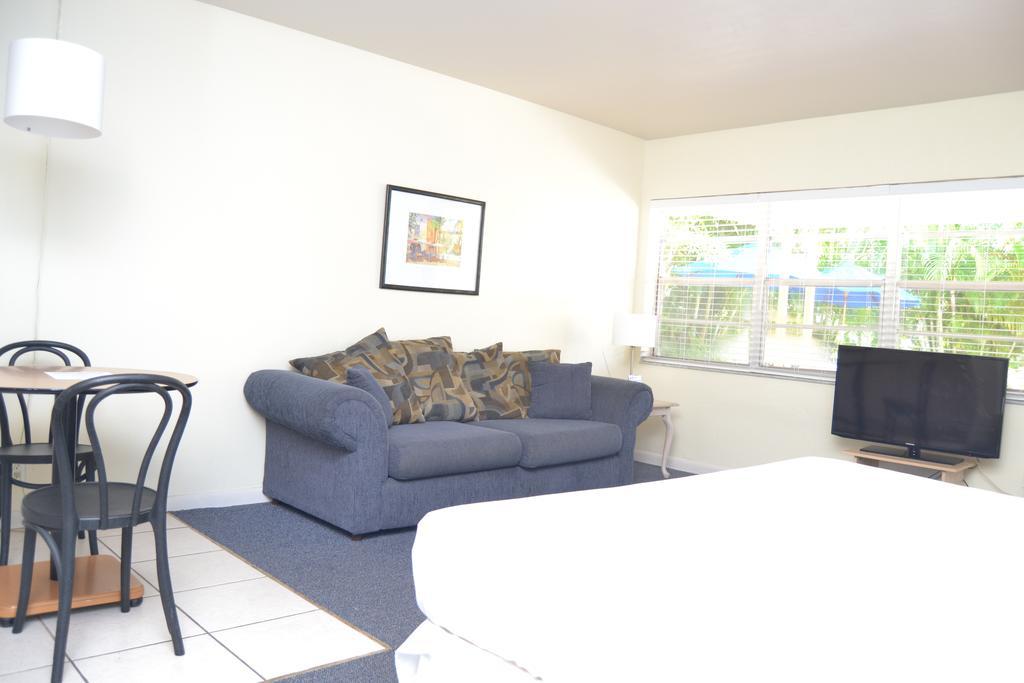 Elysium - Clothing Optional Gay Men's (adults Only) Hotel Fort Lauderdale
