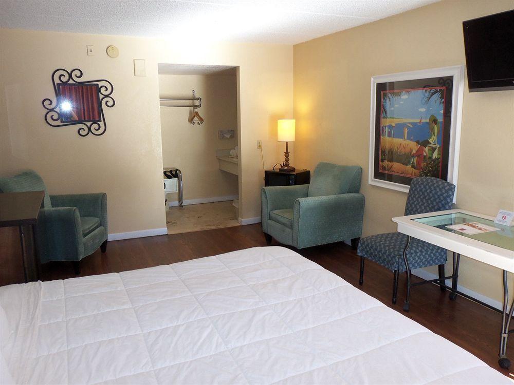 Claremont Kissimmee Hotel Celebration