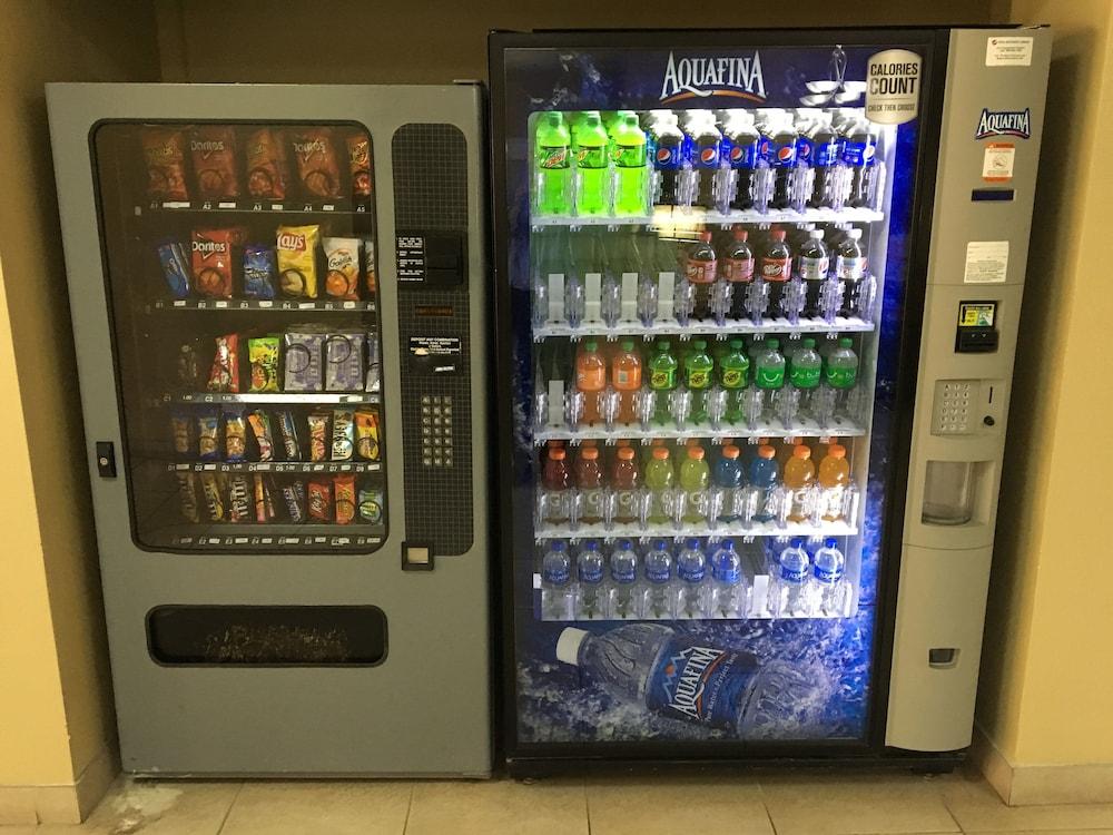 Hotel Days By Wyndham Orlando Airport Florida Mall Williamsburg