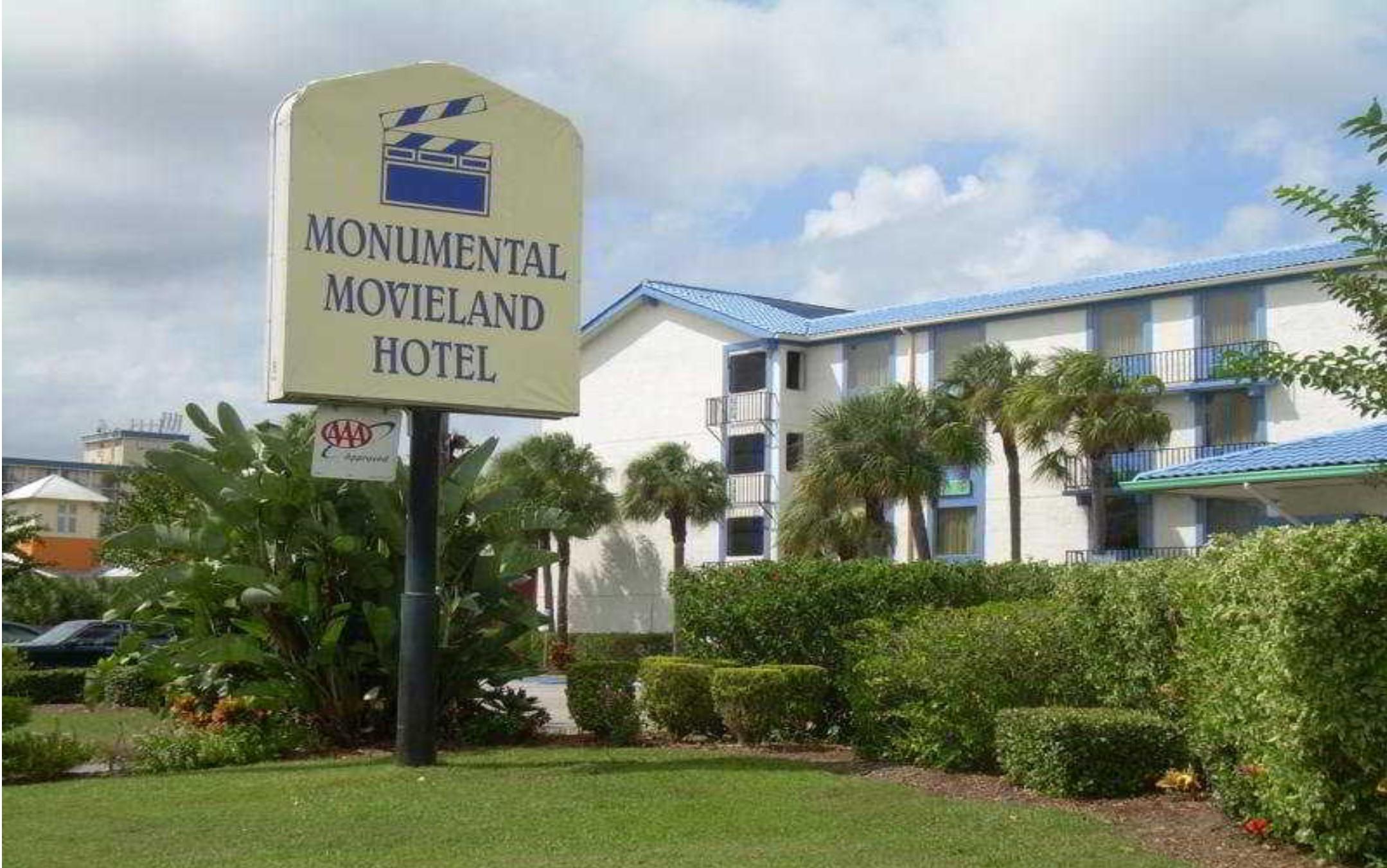 Monumental Movieland Hotel 3*