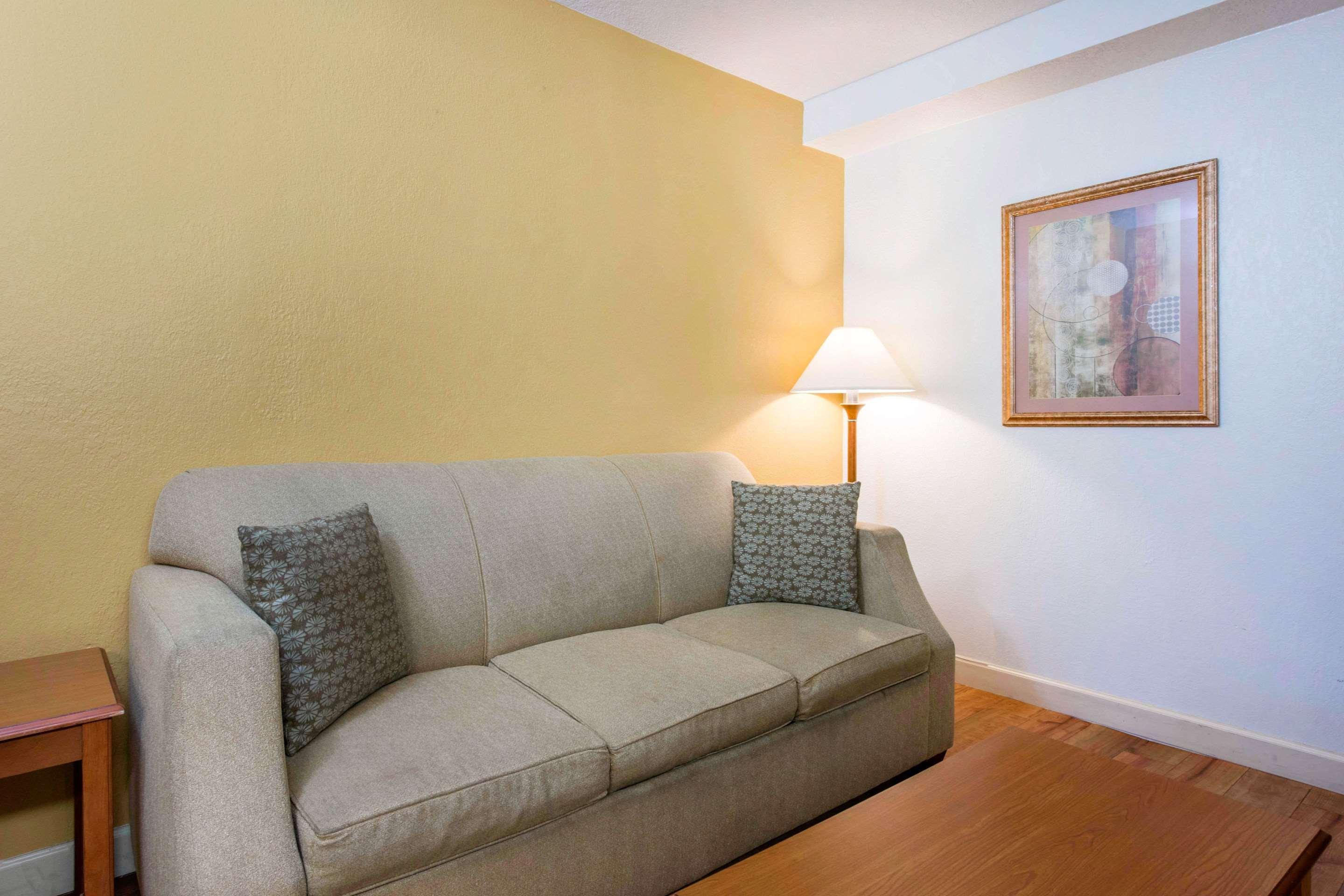 Hotel Quality & Near The Theme Parks