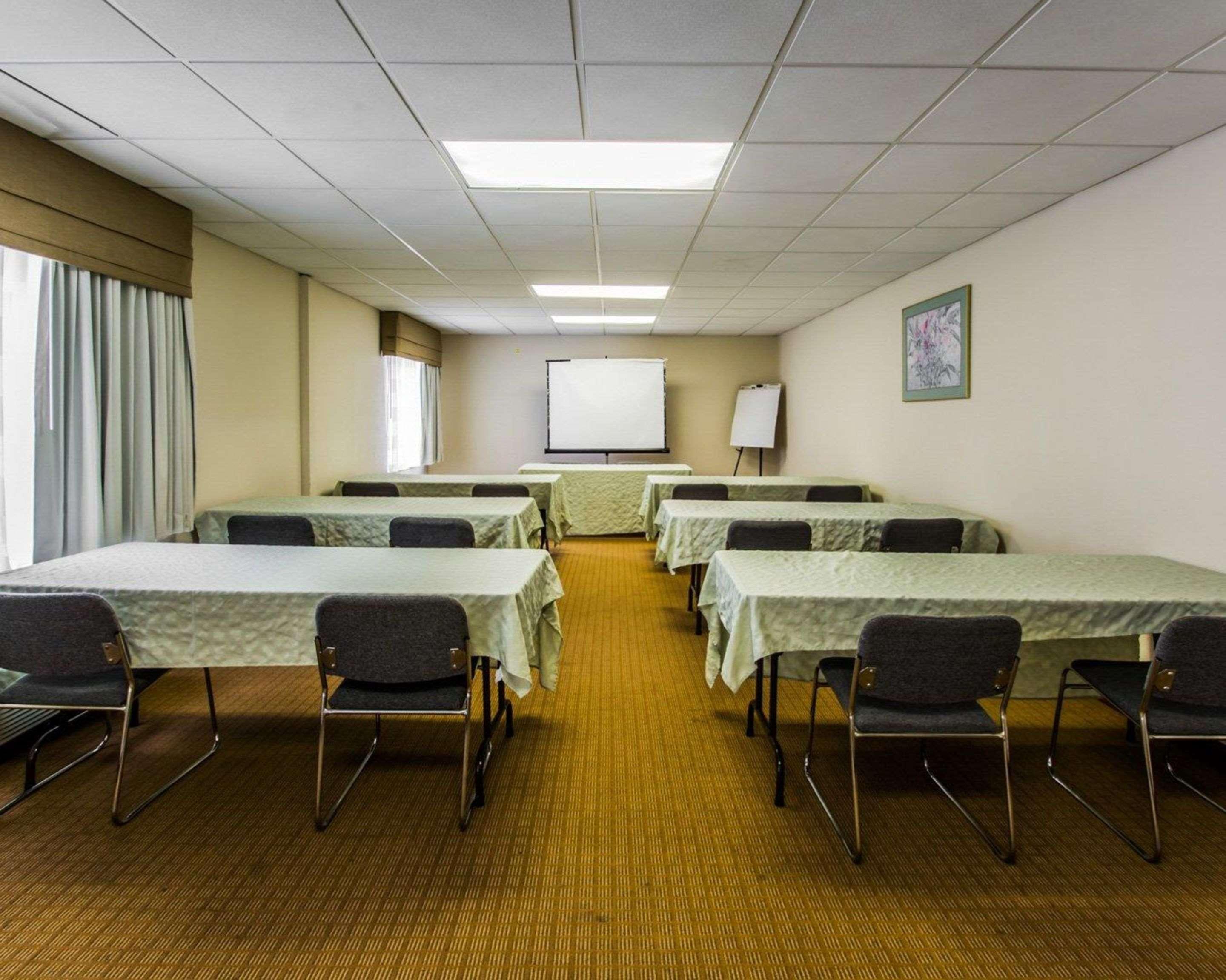 Sleep & International Airport Hotel 2*