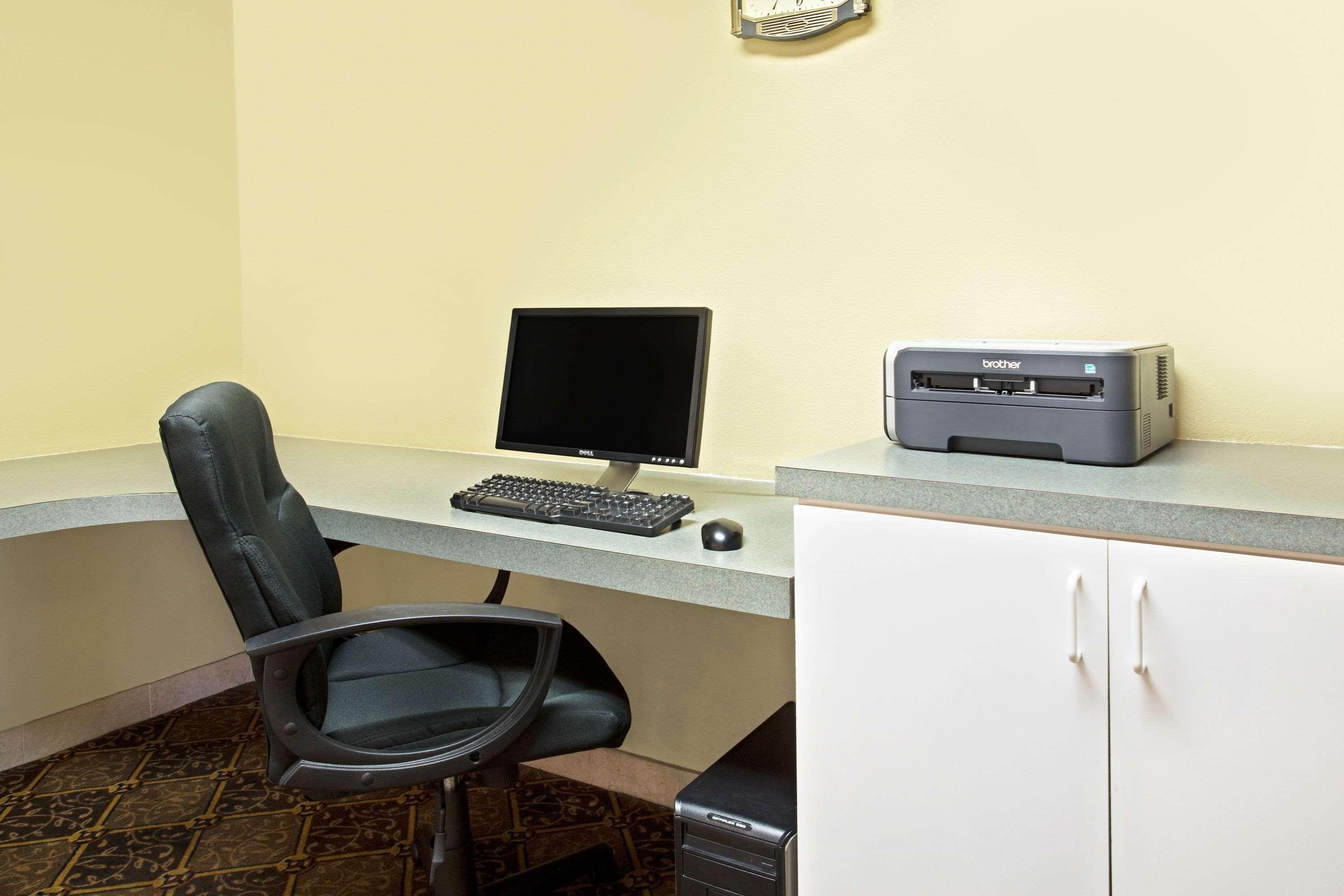 Days By Wyndham Orlando Airport Florida Mall Hotel