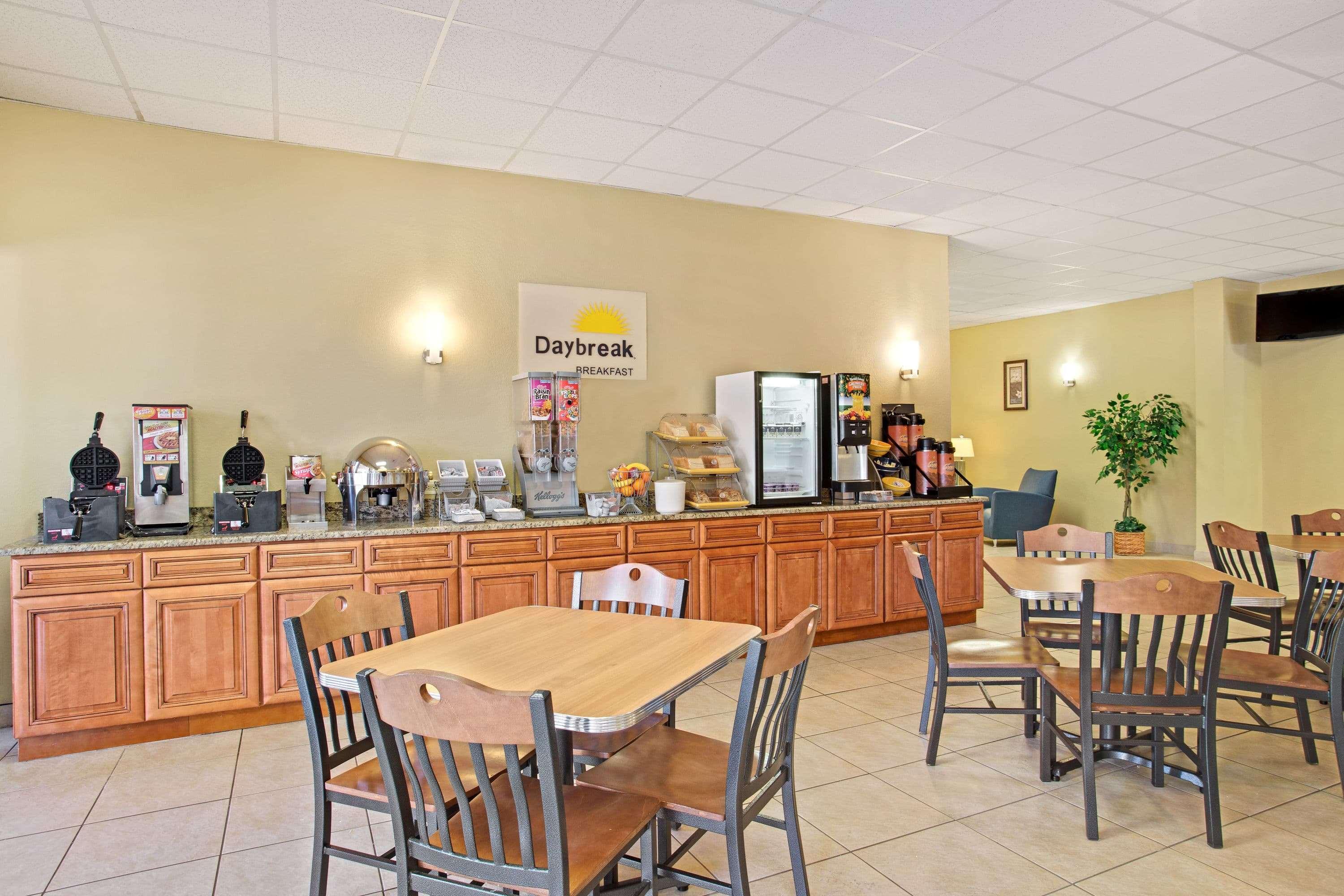Hotel Days By Wyndham Orlando Airport Florida Mall