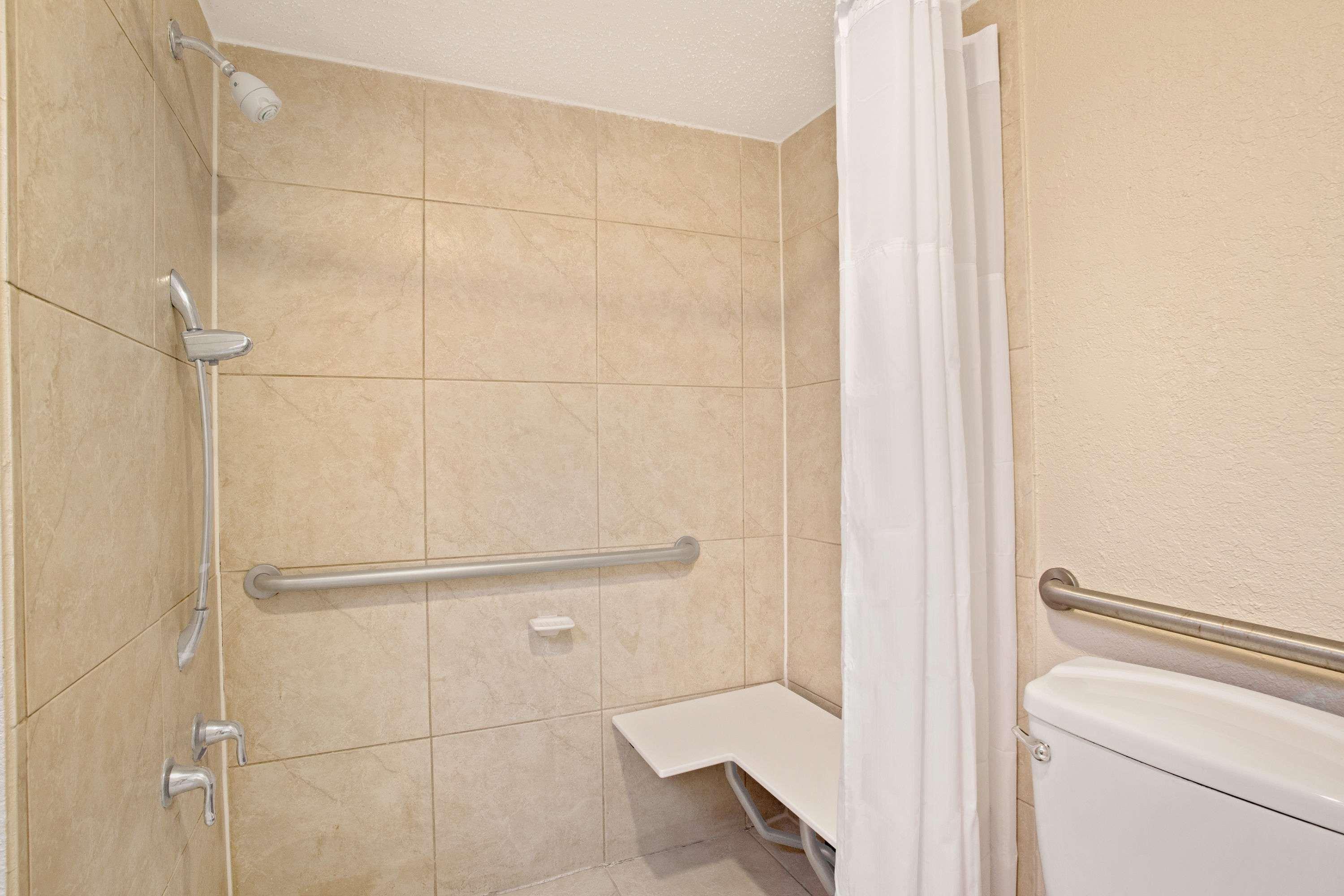 Days By Wyndham Orlando Airport Florida Mall Hotel Williamsburg