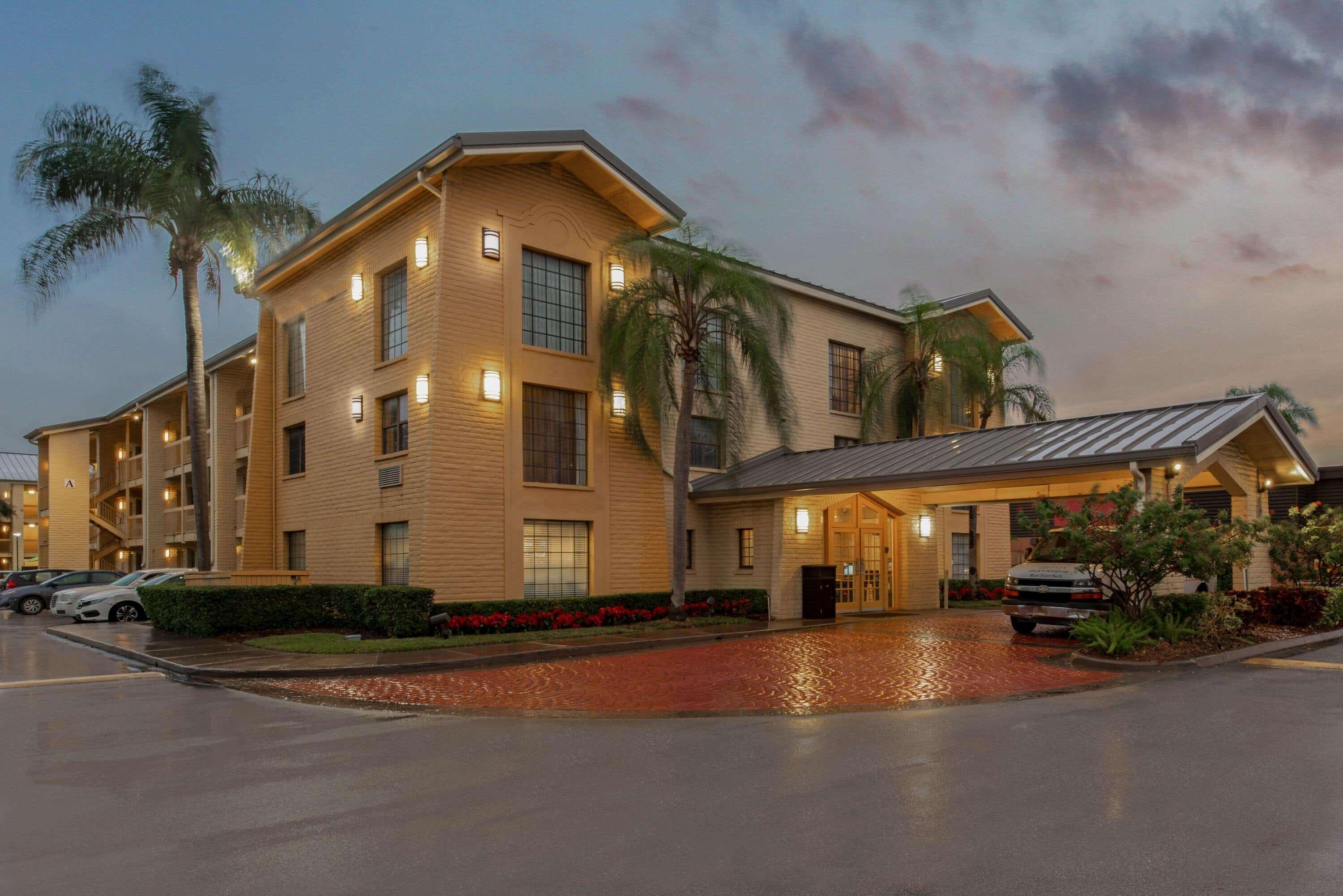 Hotel La Quinta By Wyndham Miami Airport North