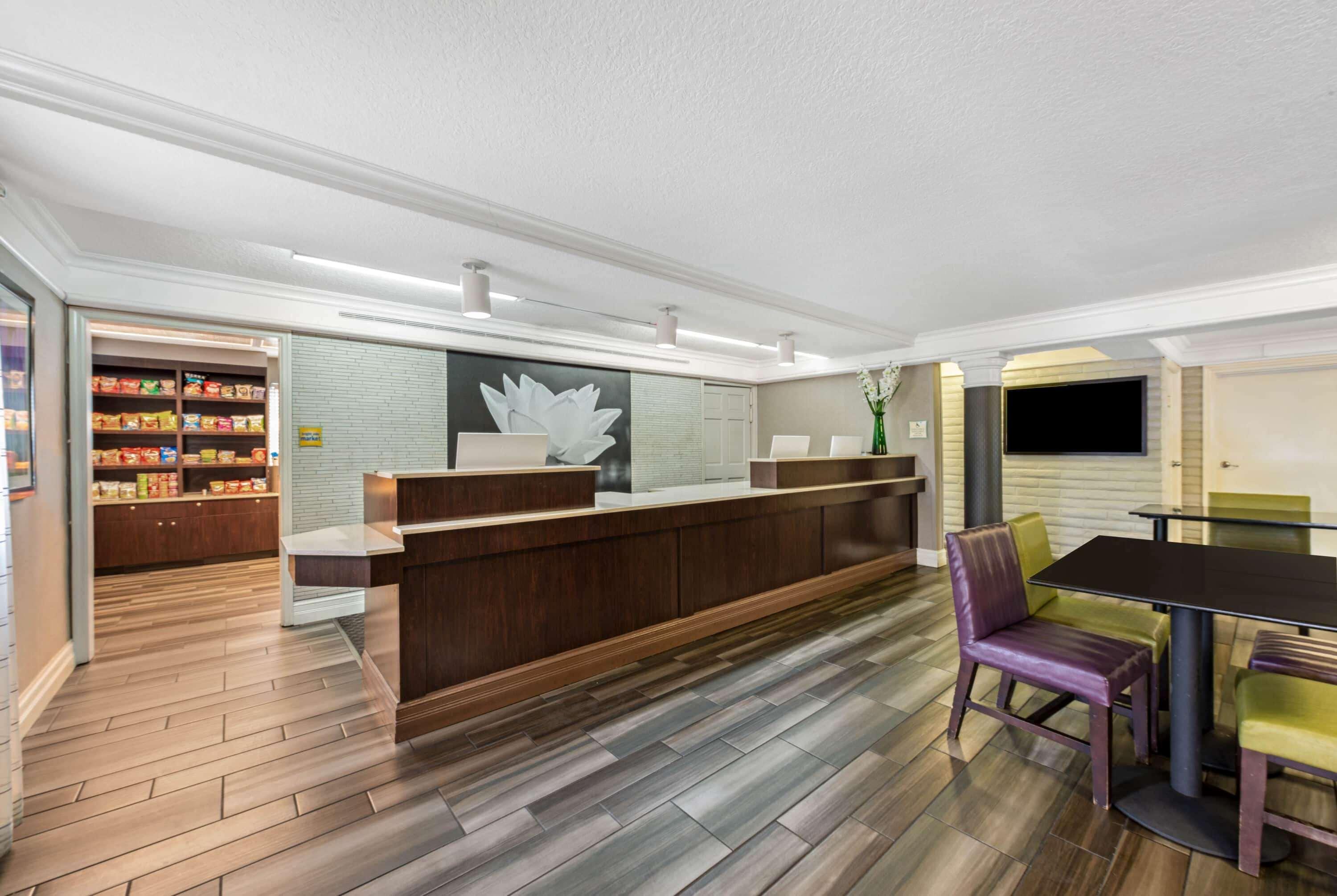 Hotel La Quinta By Wyndham Miami Airport North 3*