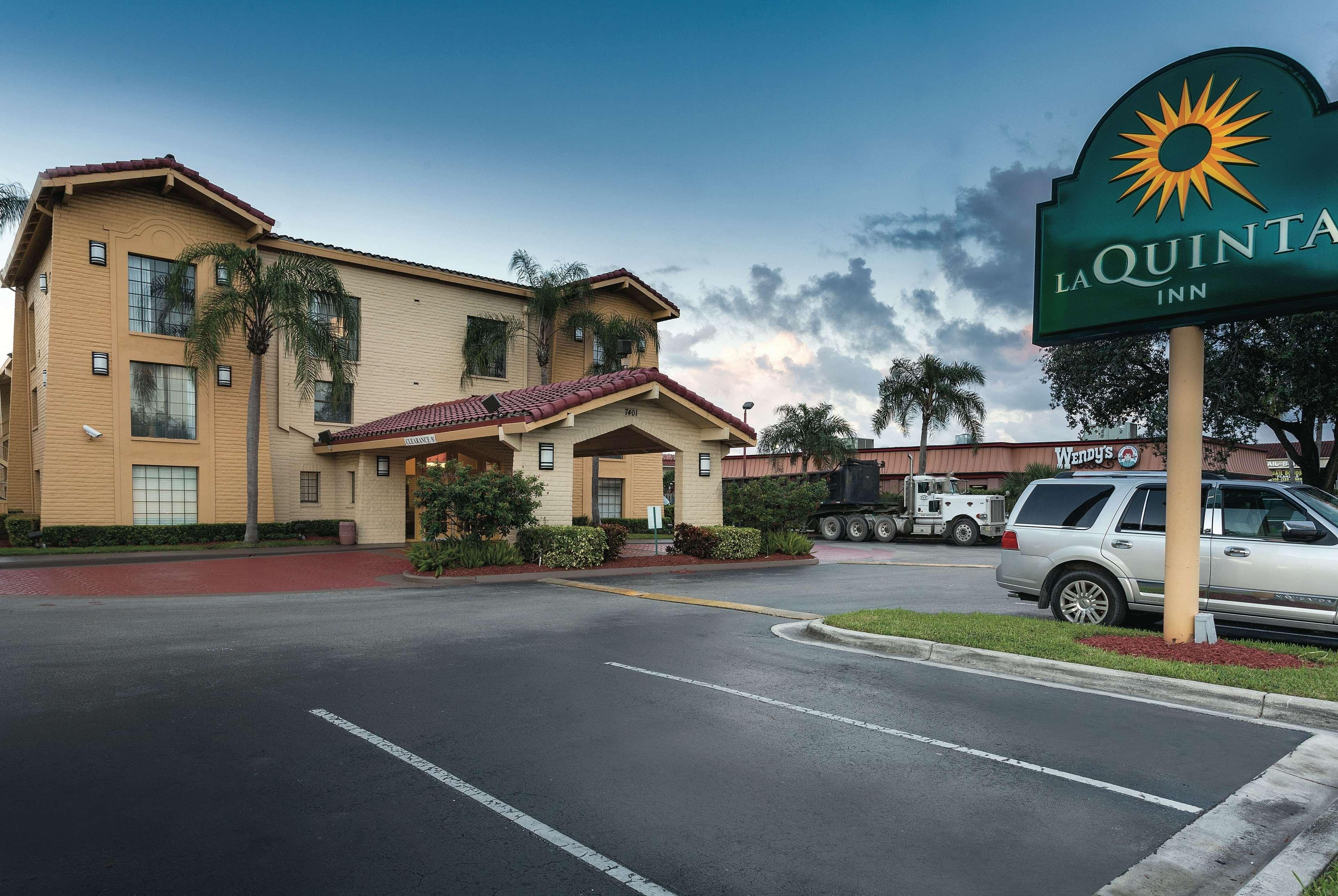Hotel La Quinta By Wyndham Miami Airport North 3*