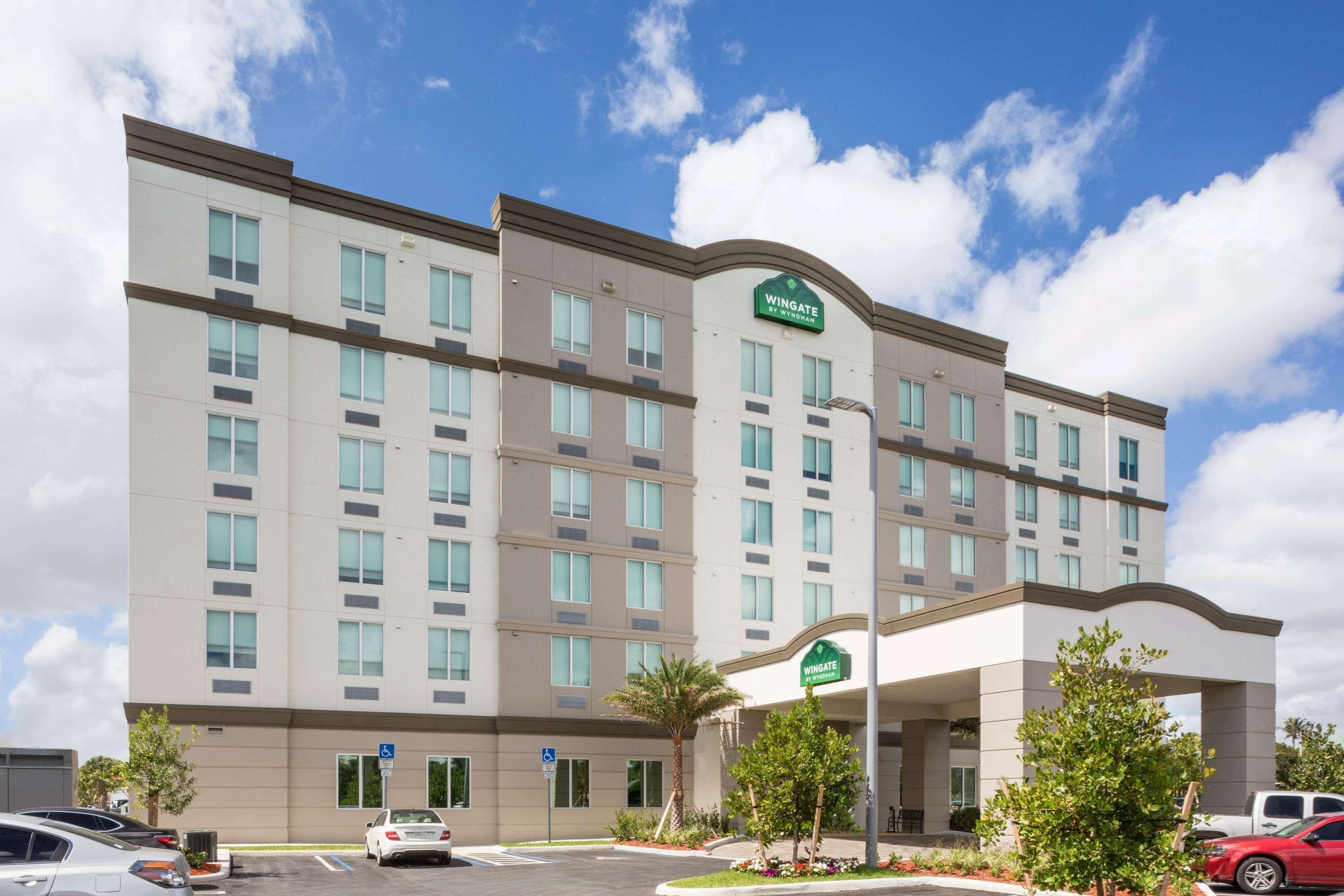 Wingate By Wyndham Miami Airport Hotel 3*