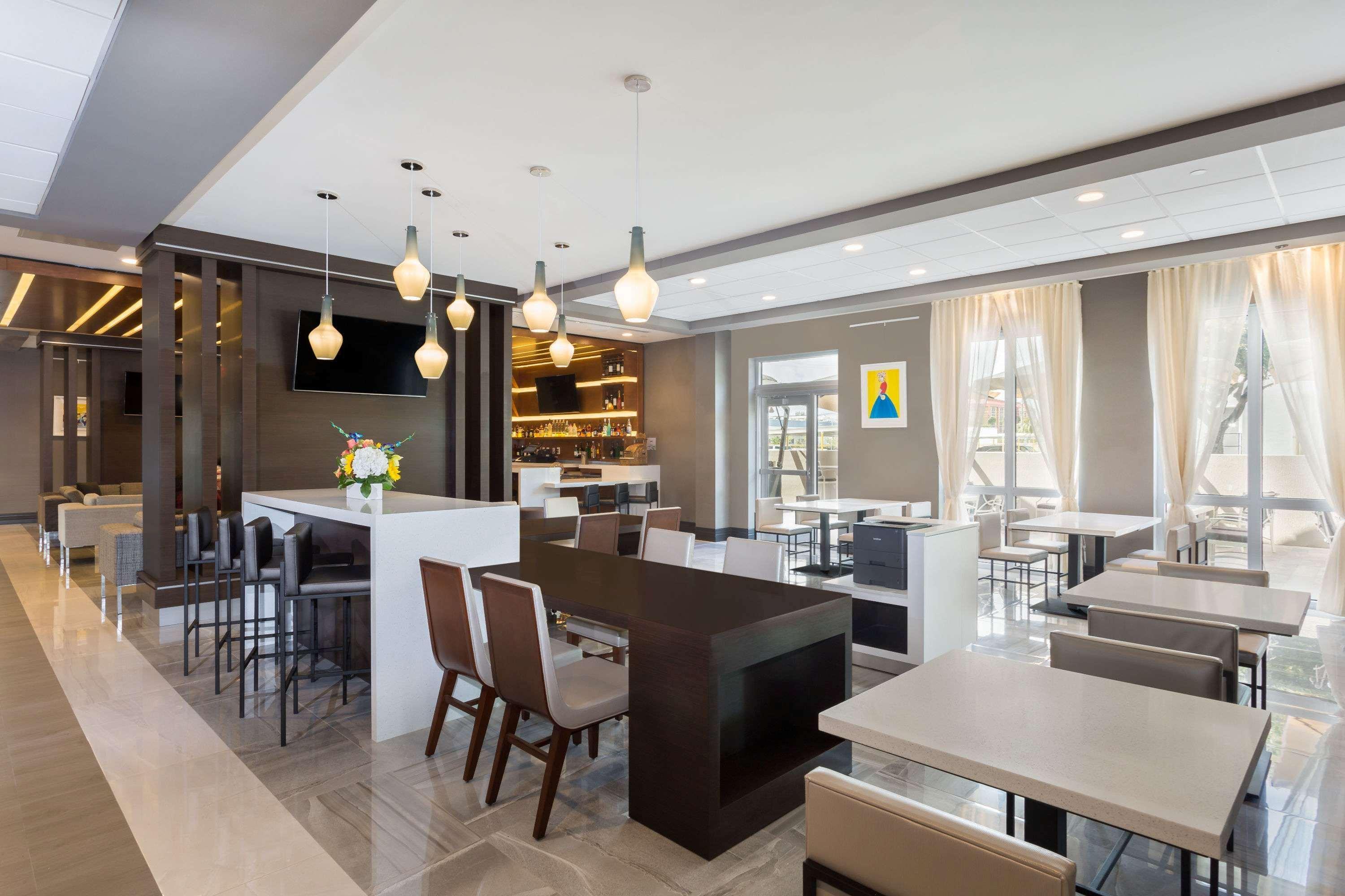 Wingate By Wyndham Miami Airport Hotel 3*
