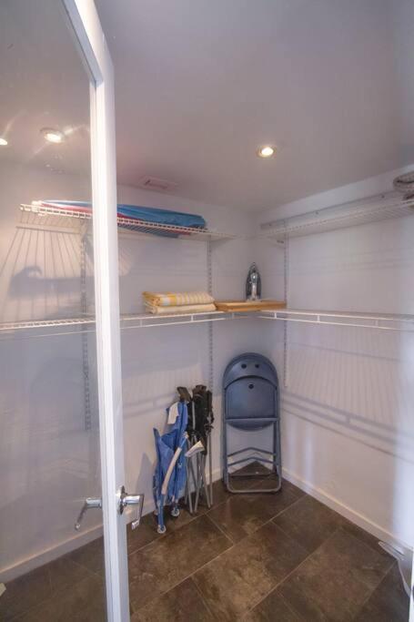 Queen 1bd+balcony 5 Min From Ocean Dr Free Parking Apartment