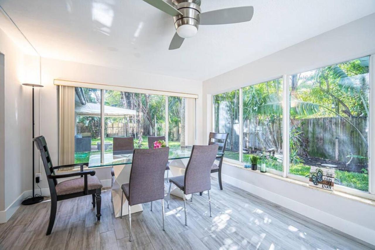 Wilton Tropical Oasis With Heated Pool And Hot Tub