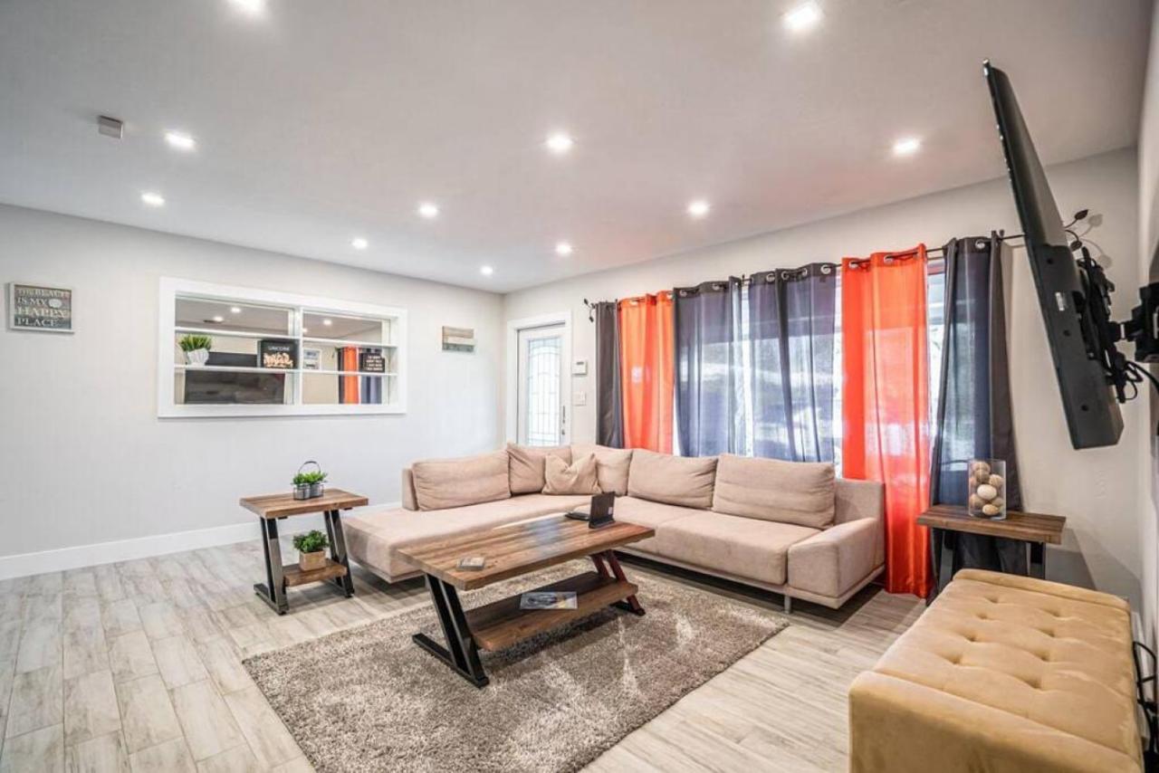 Wilton Tropical Oasis With Heated Pool And Hot Tub Holiday home