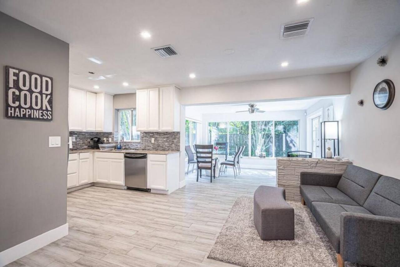 Wilton Tropical Oasis With Heated Pool And Hot Tub Holiday home