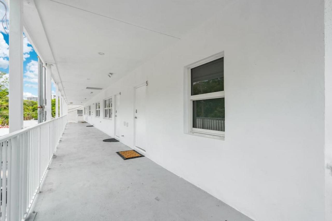 The Purple Pelican Beachfront With Ocean Balcony Unit 4 Holiday home *