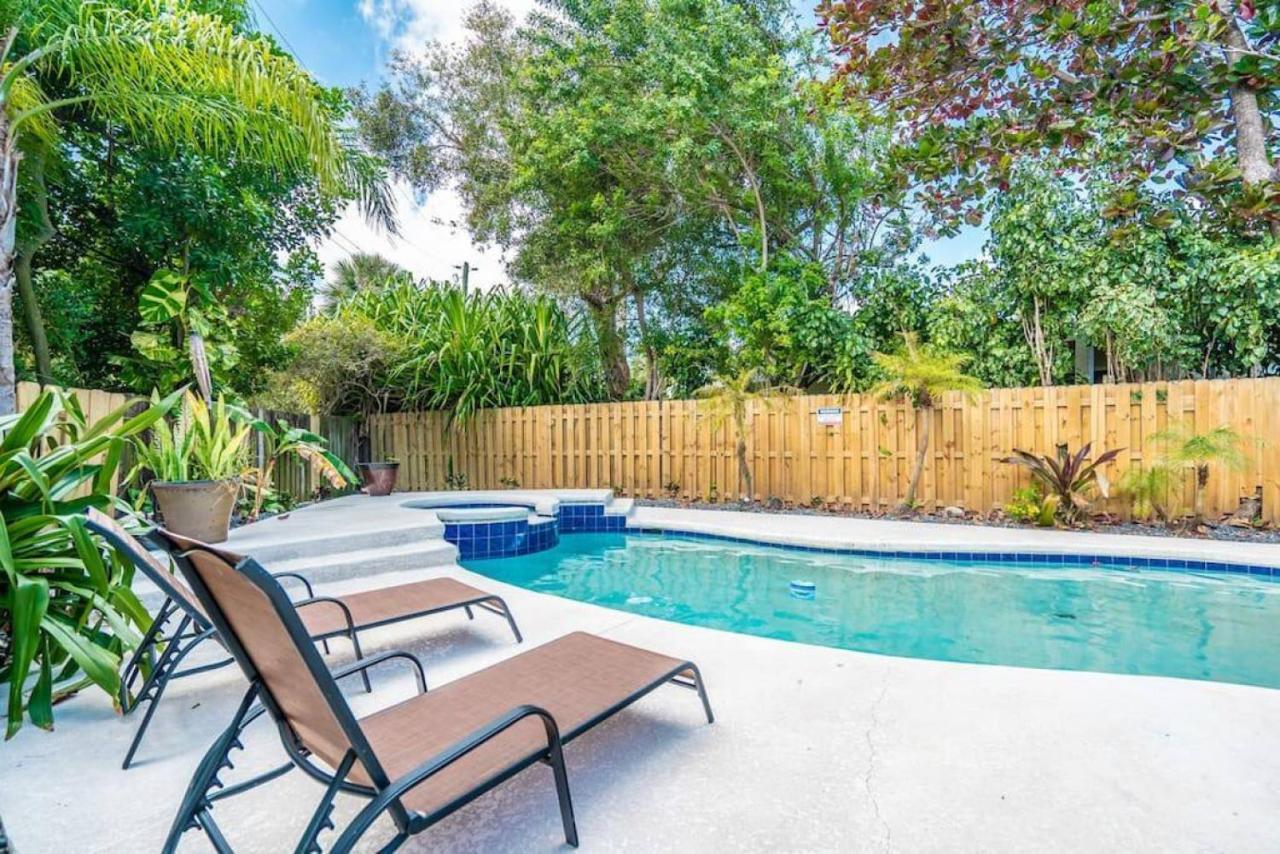 Wilton Tropical Oasis With Heated Pool And Hot Tub Holiday home