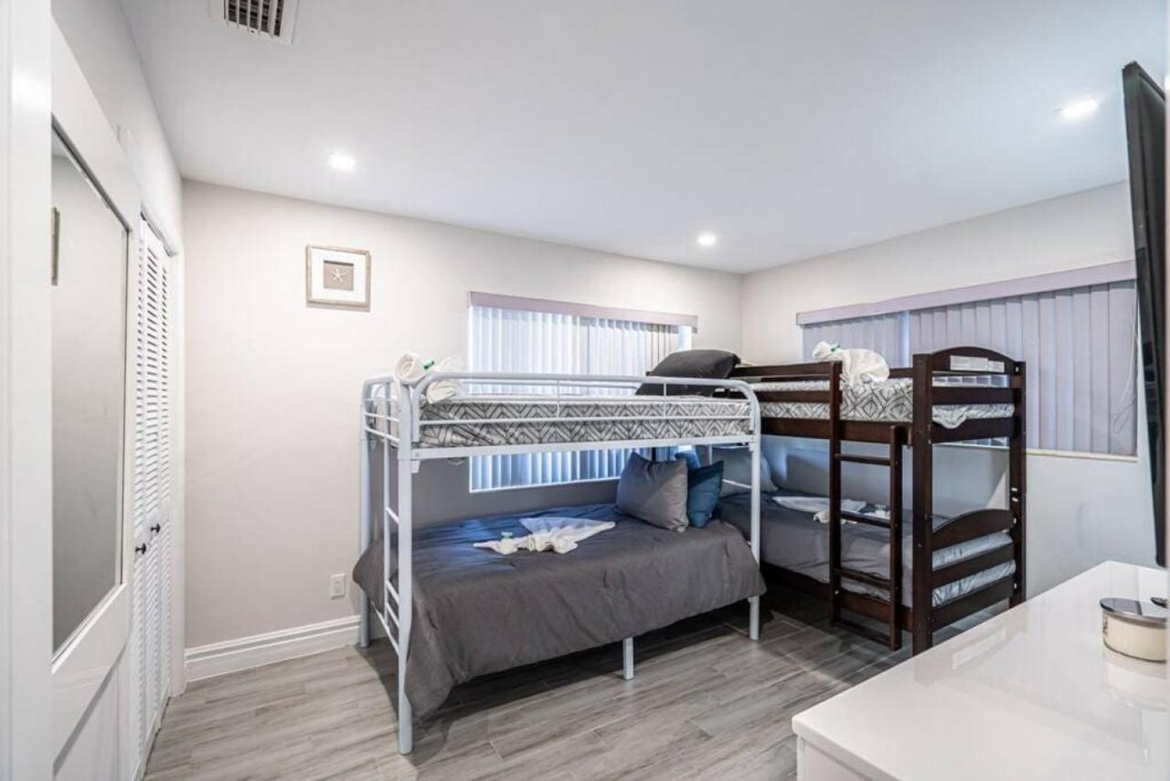 Wilton Tropical Oasis With Heated Pool And Hot Tub Holiday home