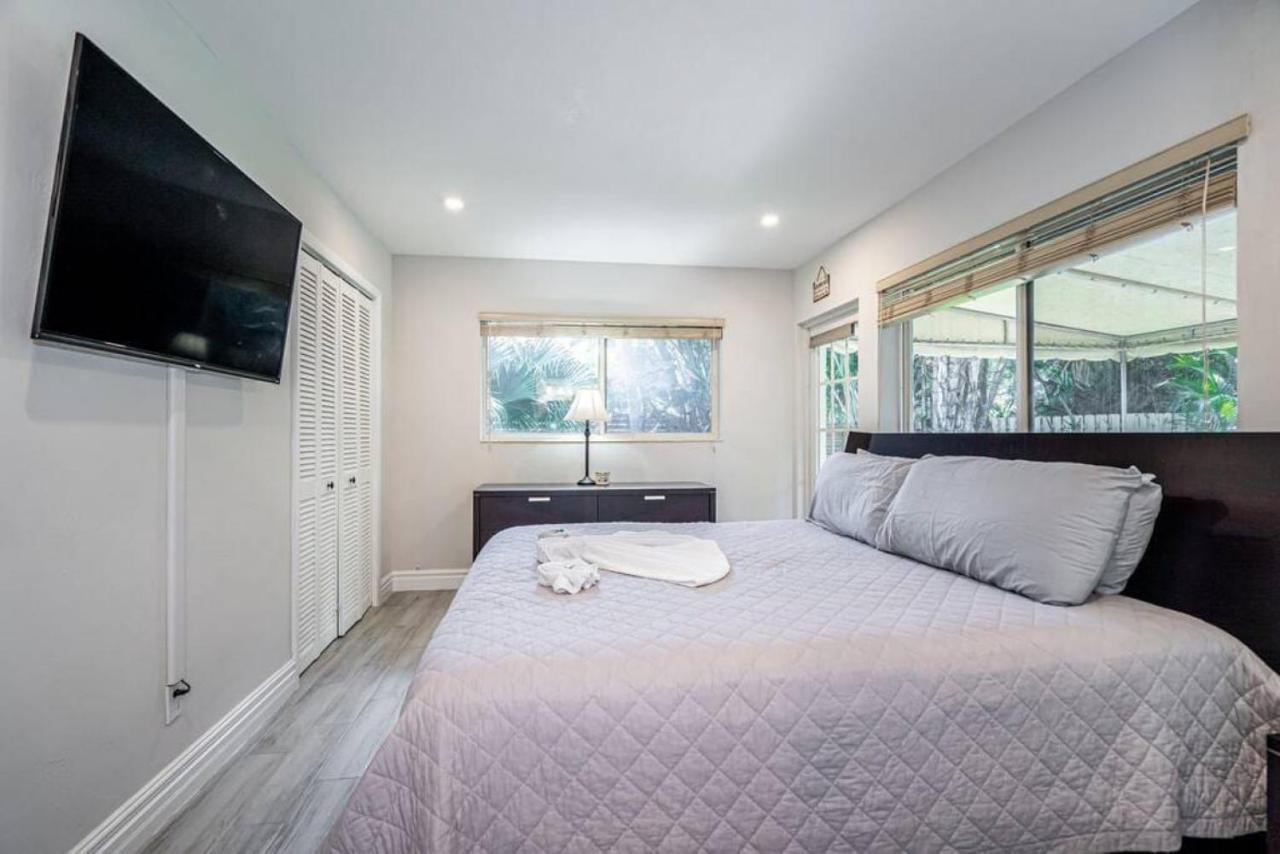 Wilton Tropical Oasis With Heated Pool And Hot Tub Holiday home *