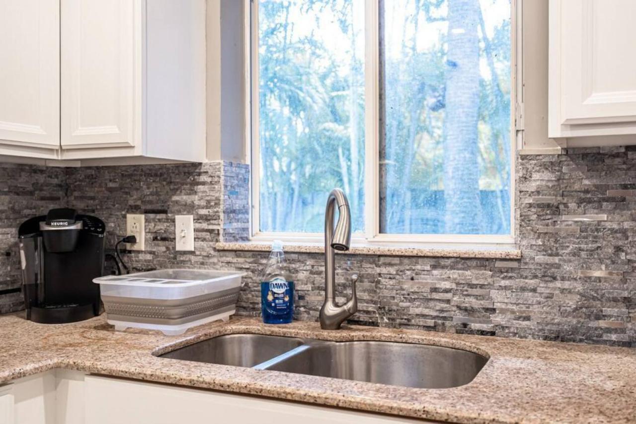 Wilton Tropical Oasis With Heated Pool And Hot Tub Fort Lauderdale