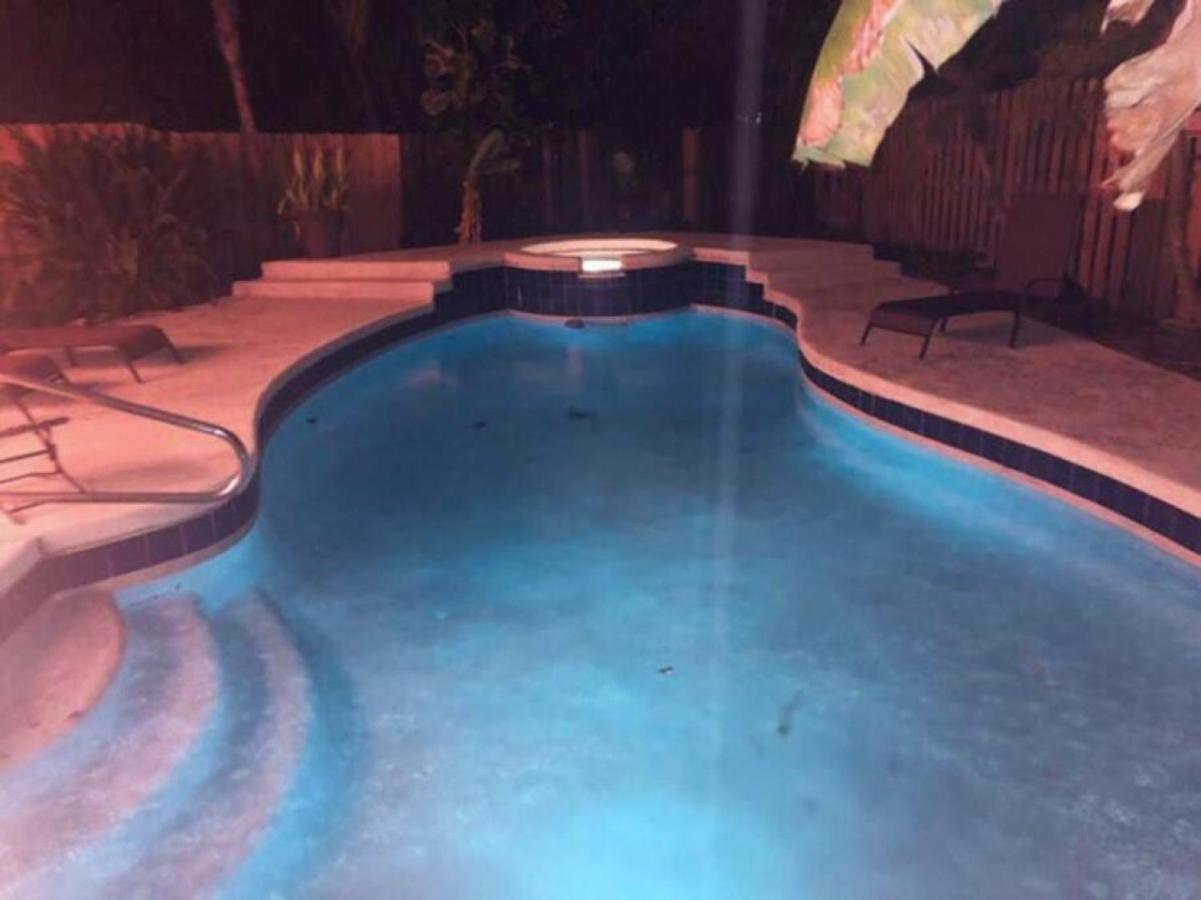 Wilton Tropical Oasis With Heated Pool And Hot Tub Fort Lauderdale
