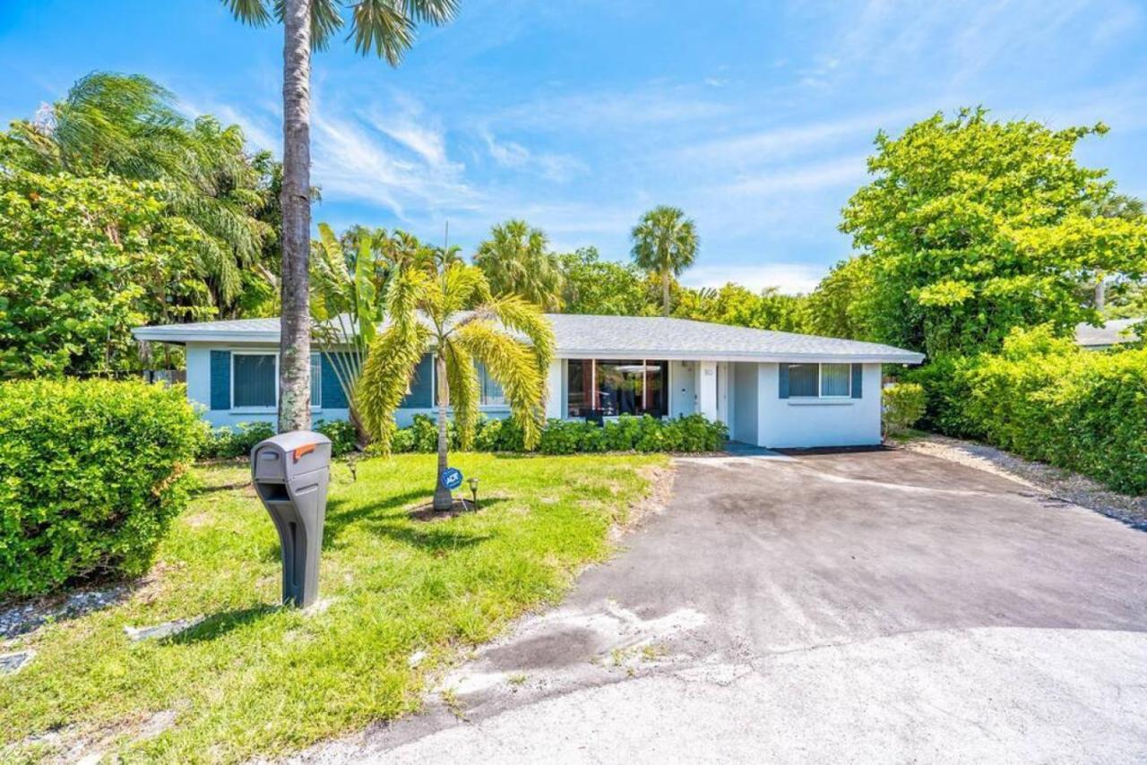 Wilton Tropical Oasis With Heated Pool And Hot Tub