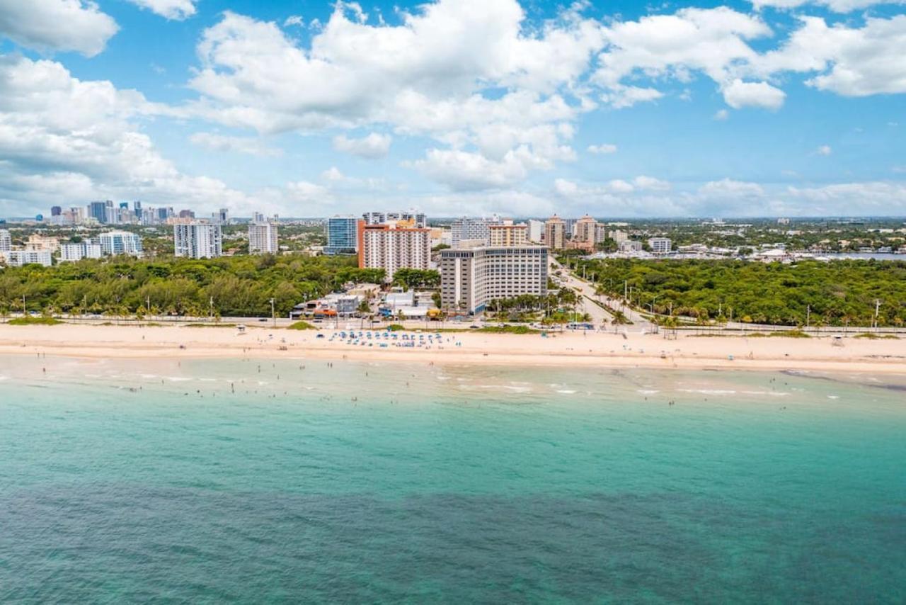 Holiday home The Purple Pelican Beachfront With Ocean Balcony Unit 4 *