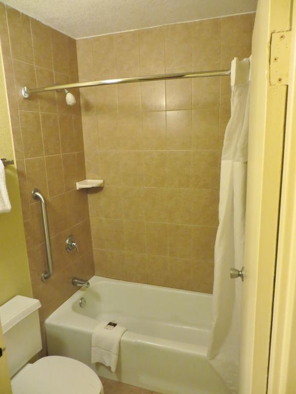 Hotel Days By Wyndham Orlando Airport Florida Mall Williamsburg
