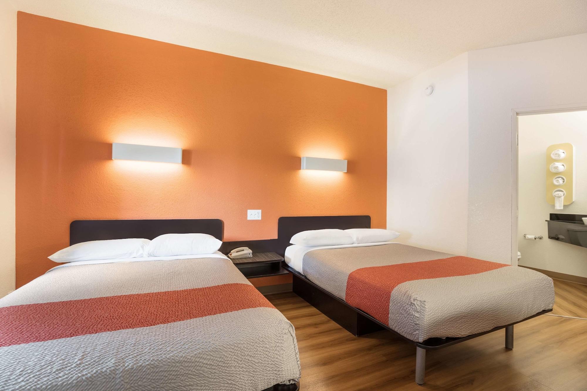 Hotel 6-orlando, Fl - International Dr 4*