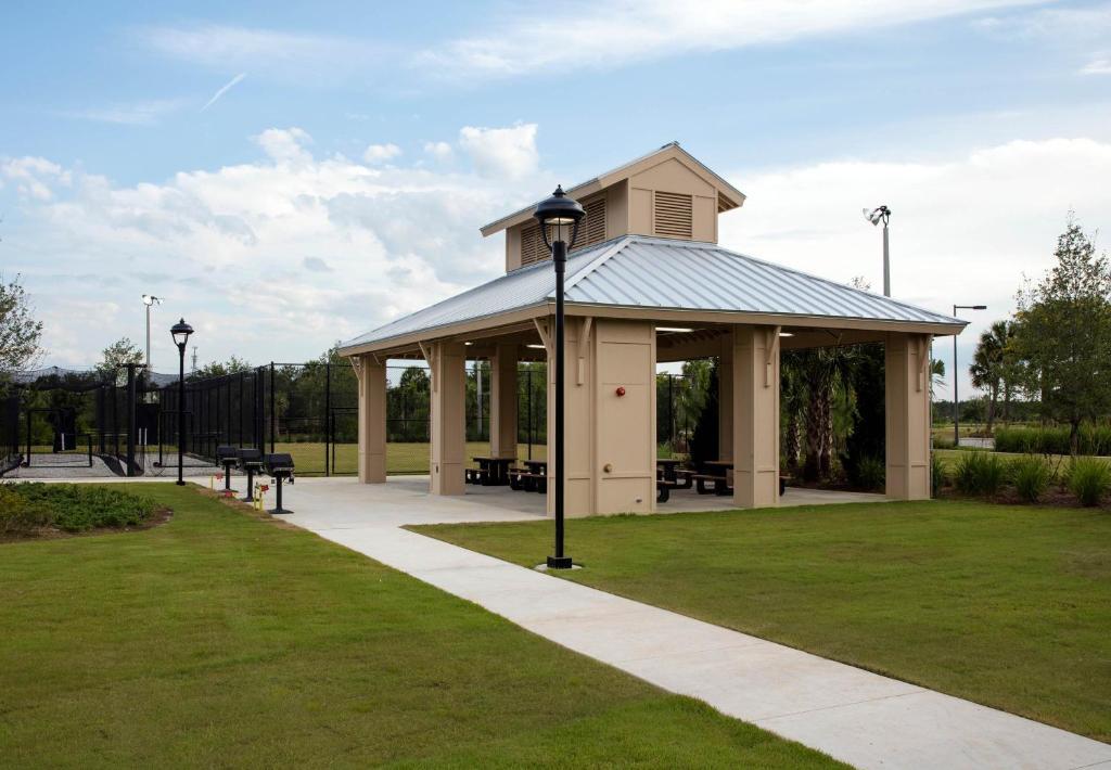 Hotel Springhill By Marriott Orlando At Flamingo Crossings Town Center-western Entrance Four Corners