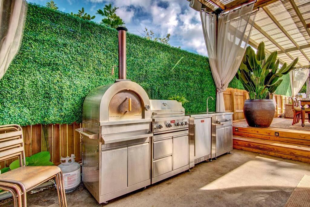 Oasis With Insane Outdoor Area Near Wilton Manors