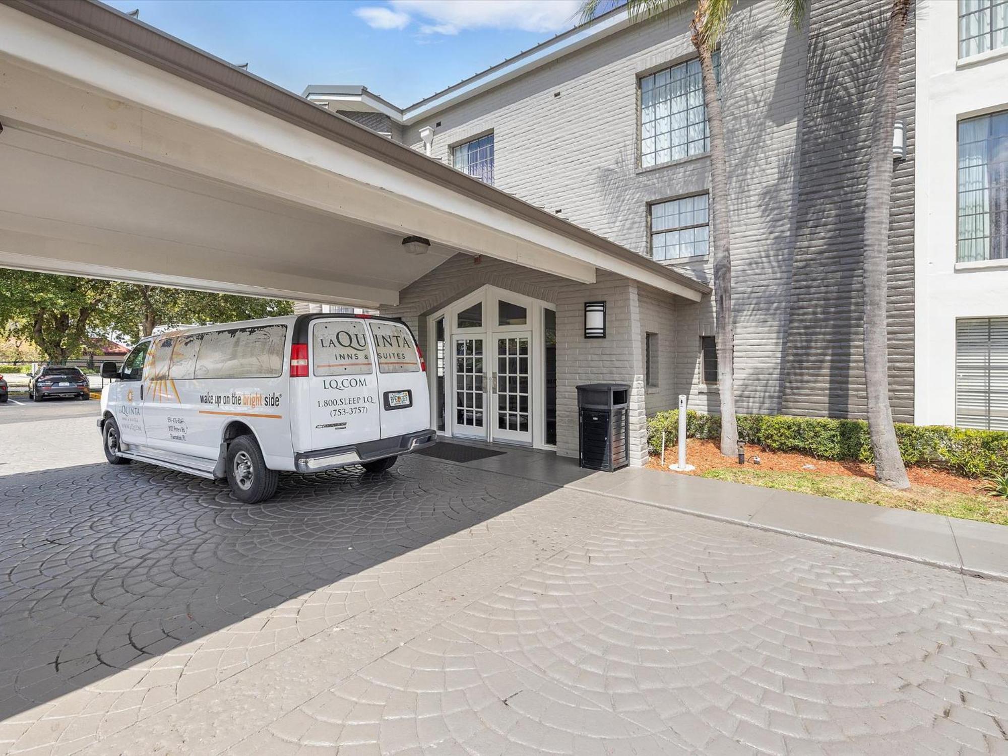 La Quinta By Wyndham Miami Airport North 3*