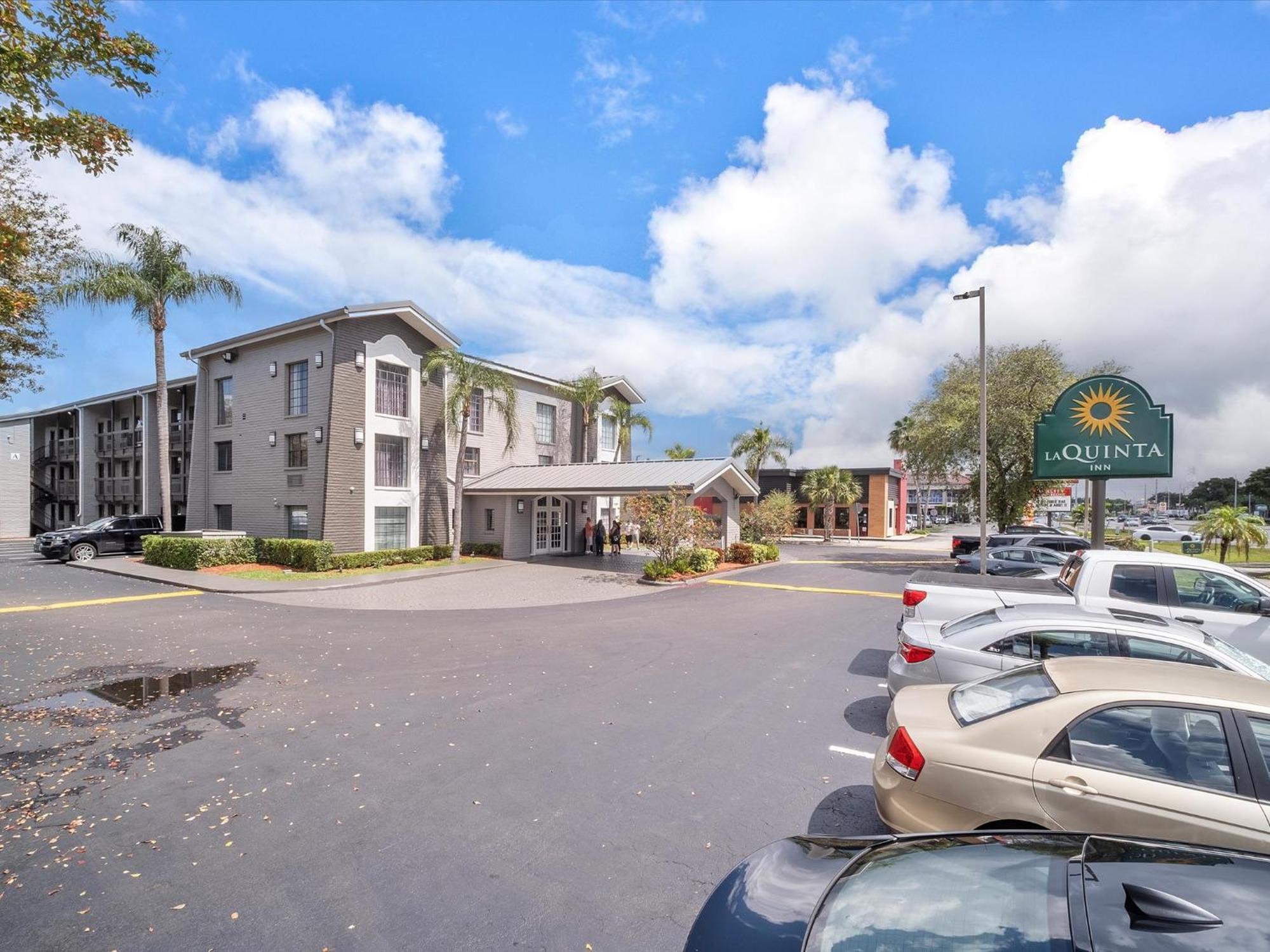 La Quinta By Wyndham Miami Airport North Hotel 3*
