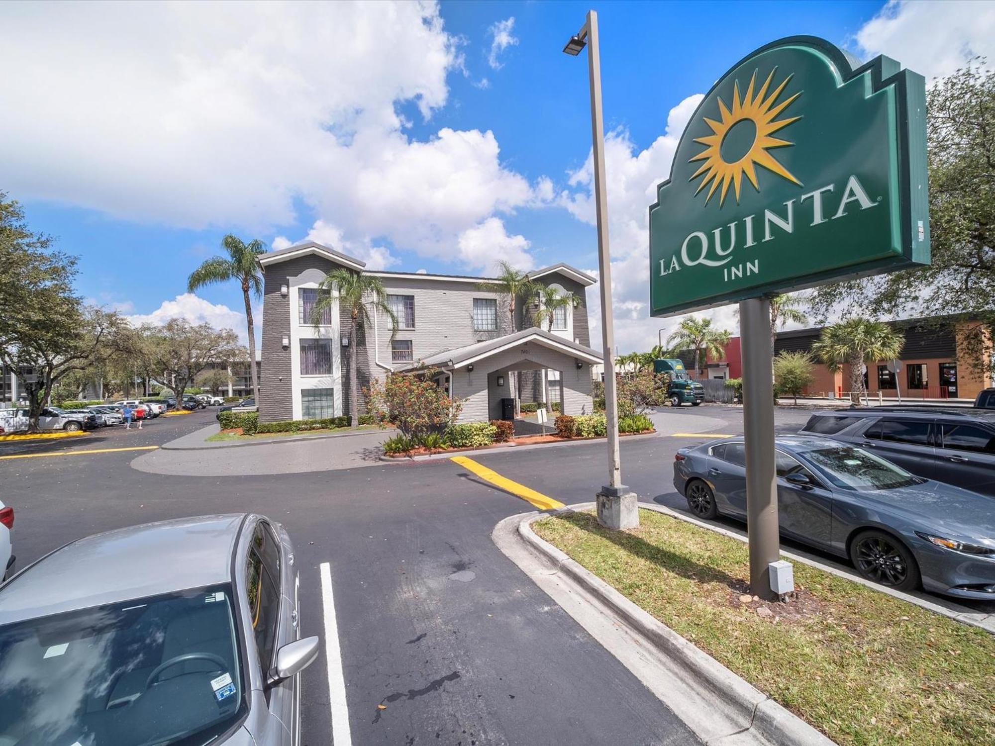 Hotel La Quinta By Wyndham Miami Airport North 3*