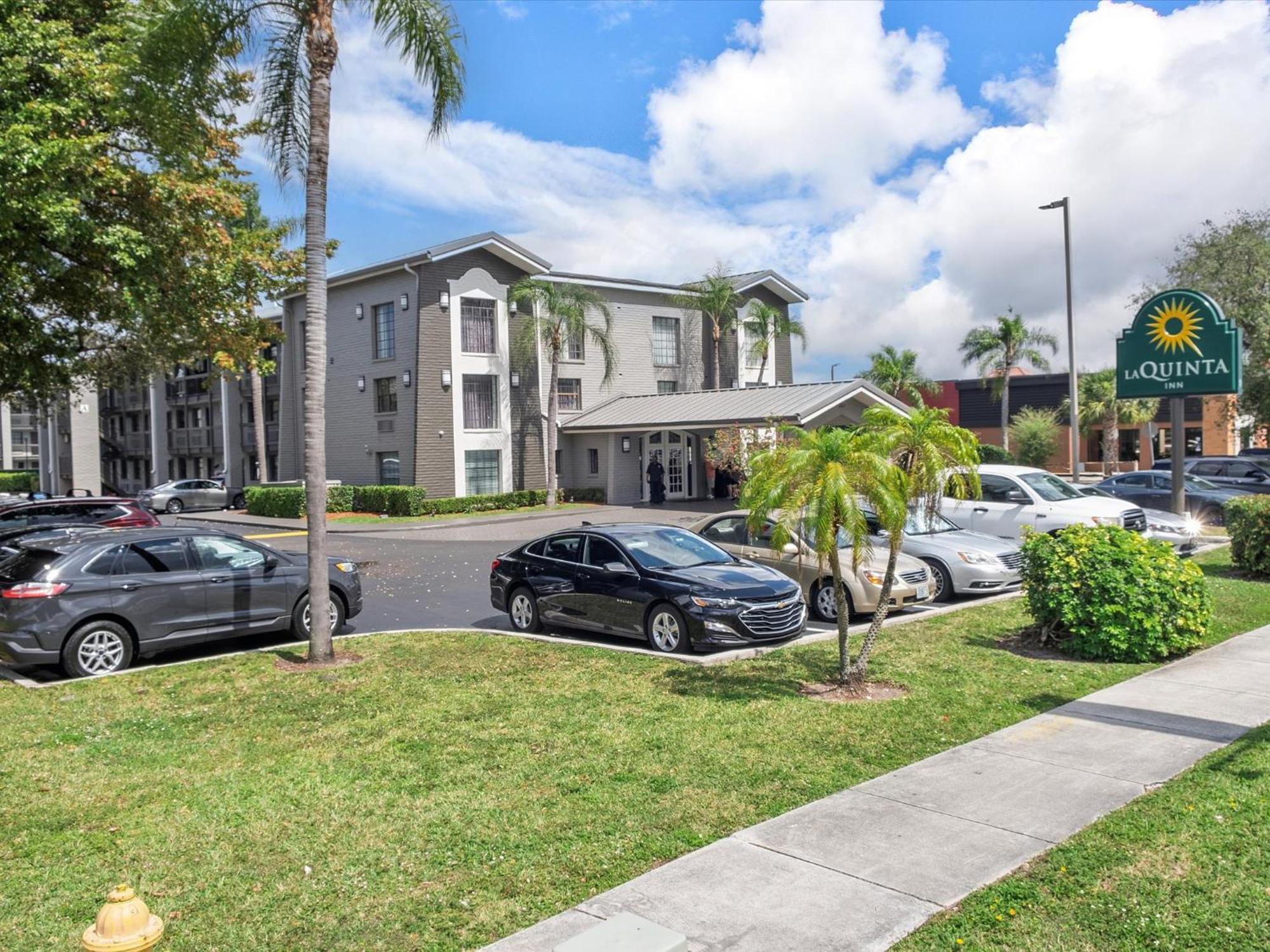 Hotel La Quinta By Wyndham Miami Airport North 3*