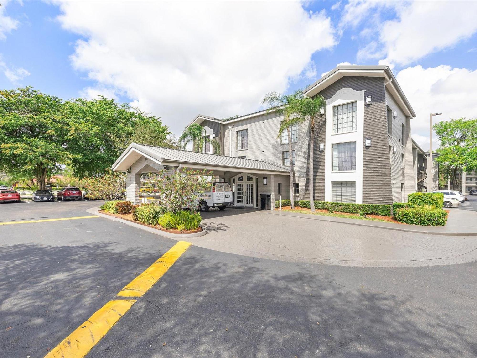 La Quinta By Wyndham Miami Airport North Hotel 3*