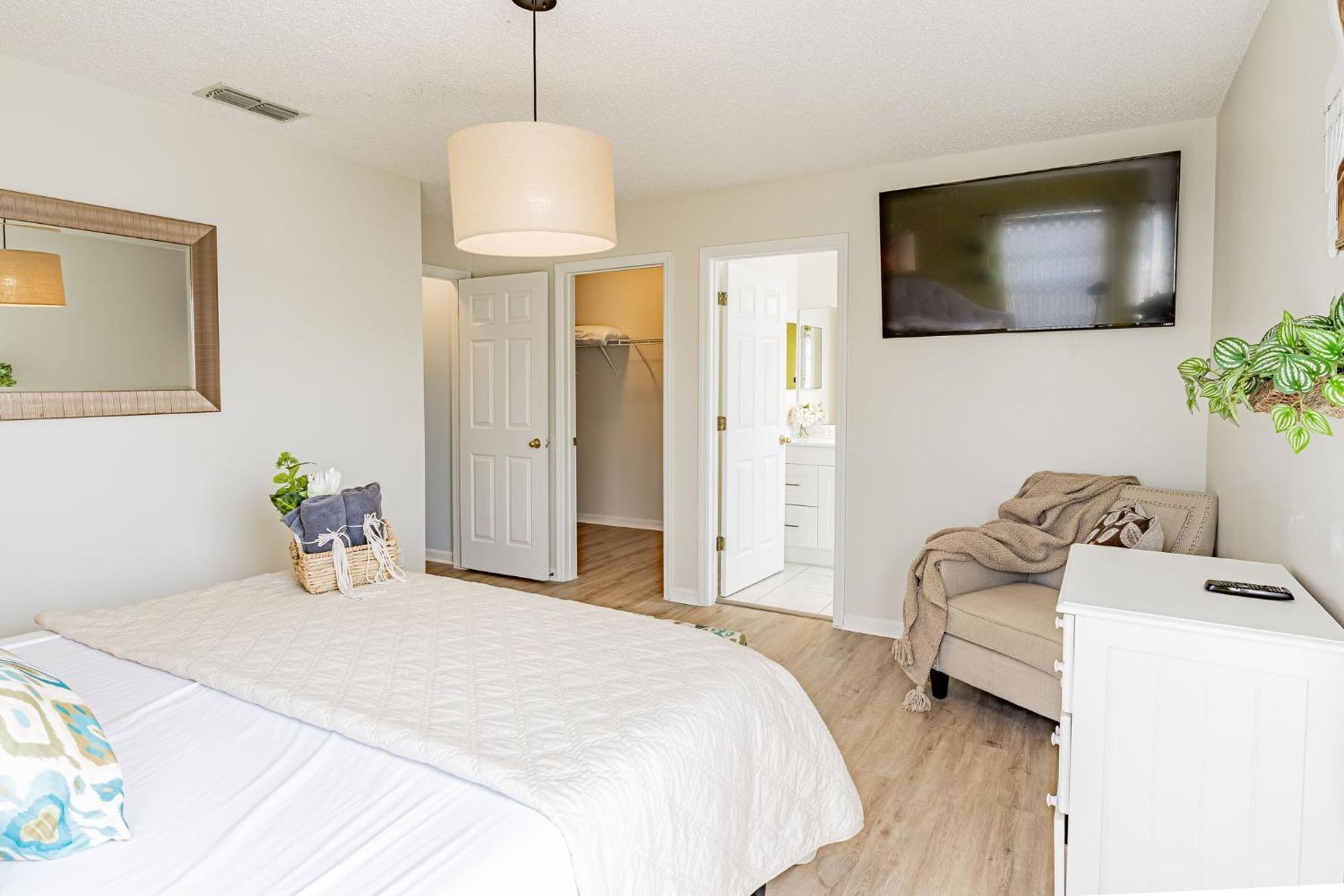 5-star With Private Pool, Minutes From